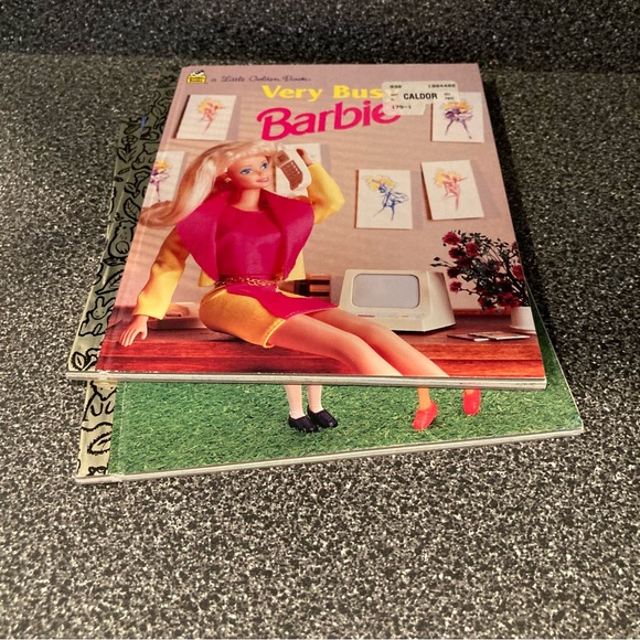 BARBIE NWT/VGUC Bundle:3 Barbie vintage Golden Books. - Picture 11 of 16